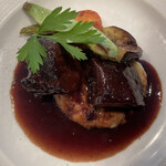 小林食堂 - メイン 肉: 牛肉の赤ワイン煮込みとロースト野菜