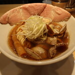 くそオヤジ最後のひとふり  天満店 - あさりらーめん(970円、斜め上から)