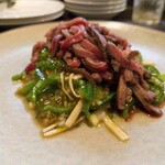 小菜一碟 - 牛タンを使った青椒肉絲