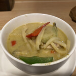 オーム タイ テースト - 茄子とチキンのグリーンカレー