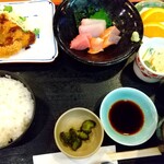 Ikesu Gyoba - 日替ランチ、かますフライとイカリング。刺身盛·茶碗蒸し付きで1000円。