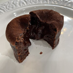 パティスリー・パリセヴェイユ - 600ワットで20秒のレンチンでとろり。うーむ。濃い。美味しいけど、たくさんは食べられない。