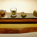 ラ クレリエール - アミューズ（ブータンノワールのミニバーガー、パテドカンパーニュ）