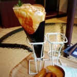 クレープアンドカフェ ヴァーチュ - 2021.09(チョコのクレープとは別の日) キャラメルクリームナッツ(￥460)、ハーブソルトポテト 単品 Sサイズ(￥270)。
      シンプルなクラシック系も生地がパリパリで美味しいですよ！