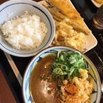 丸亀製麺 - カレーうどんと白ごはんと天ぷら色々
