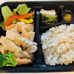 鉄板焼 鶏料理 かしわ - 「熊本県産ハープ鷄もも肉・むね肉の鉄板焼き弁当」