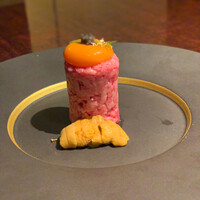黒毛和牛焼肉 虎斑 北新地店 - ユッケ
