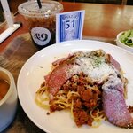 CRAFT BEER DINING &9 - ローストビーフと温玉のボロネーゼスパゲティ
      サラダ、スープ、ドリンク付