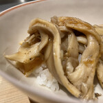 温石 - 目の前でじゅうじゅうと土鍋で炙った舞茸炙り飯