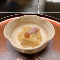 赤坂 菊乃井 - くるみ豆腐、山葵餡、デラウェア