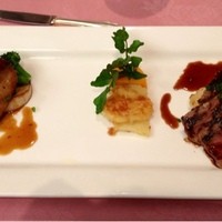 マリールイーズ - メインの肉料理です。親切にも牛肉と豚肉にしてくれました。
