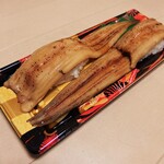 Uoetsu - 炙り活〆煮穴子一本握り（680円）