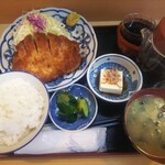 しげ作 - ロースかつ定食