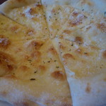 BOTTEGA MI:NO - シェフのイチオシ！【フォッカチーノ　1000円】ローズマリー・チーズ・オリーブオイル・岩塩で焼き上げたピッツアは絶品♪