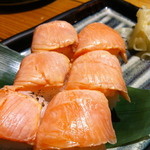 横濱 魚萬 - サーモン棒寿司