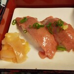 泉橋庵 - 前沢牛の握り寿司が2貫。肉は旨い！握りの甘い寿司でした。