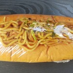 まかないキッチン やまさきショップ - 焼きそばパン (税抜)120円 (2021.09.24)