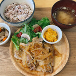 レストラン旬菜 - 早池峰三元豚バラ生姜焼き定食 700円
