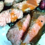 ナガグツ ミート - 肩ロースsteakBOX(#^.^#)BBQsauceとメニューに書いてたと思ったが焼肉のたれなステーキソース表記だった