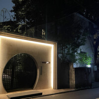 jinen. - 暗くてわかりづらいけどお洒落なヨーロッパのおうちみたい♡そしてこの丸い格子扉みたいなのが自動ドアでした(￣▽￣)