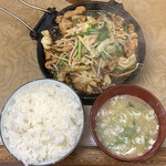 多津田食堂 - ♦︎今の時代、これが５００円（ﾜﾝｺｲﾝ）で食べれる⁉︎
学生＆サラリーマンの強い味方ですね(๑˃͈꒵˂͈๑)