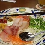 ニューミュンヘン - 鮮魚三種の中華風刺身（ヒラメ、ブリ、サーモン）