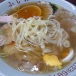 手打ち麺はきしめんのように太いです＾＾