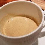 蒼 - ④赤座海老のビスクスープ
      頭と殻と水のみを6時間煮詰めたもので、1口飲むと鮮烈で濃厚な甘みと旨み&力強さに驚愕
      2口目に舌でゆっくり転がすとスッと消える後味にすら雑味が全く無いことに再度、驚く