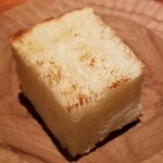 蒼 - ◯バゲット
      自家製バターを作った時に残る水と小麦粉で焼いたバゲットはフワッとしつつも香ばしい焼き上げ、赤座海老のビスクと合わせると悶絶