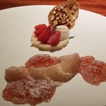 蒼 - ⑭白桃(山梨県加納岩産)のピーチ・メルバ(白桃のコンポート&白桃の皮のジュレ添え、白桃のブランマンジェ&フランボワーズ、自家製薄焼きクッキーと白桃ムースの組み合わせ)
      間違いなく美味しい♪