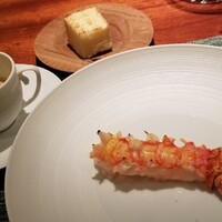 蒼 - ④炭火焼き赤座海老(神奈川県長井産、210g、(株)さかな人・代表長谷川さん)、赤座海老のビスクスープとバケット共に
                    産卵期は秋、旬は通年、通常150g位まで
                    太平洋側の深海200m~400mに棲息