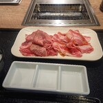 Hitoriyakinikuurufu - お肉と一人用の網