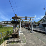 橋野食堂 - 稲葉さんが遊んだという目の前の神社✩.*˚