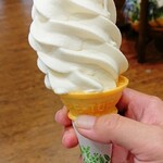 北海道うまいもの館 - 北海道牧場ソフトクリーム