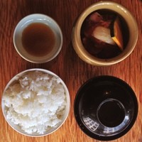 喜福世 - 壺漬けランチ全体像
                壺、タレ、わかめスープ、ご飯