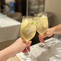 リストランテ ドゥエ フィオーリ - ノンアルコール白ワインのスプリッツア