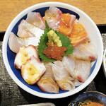 Uohachi - 海鮮丼定食の海鮮丼は他のセットより大きい