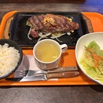 いきなりステーキ - 国産熟成サーロインステーキとサラダ、スープ、ご飯のセット