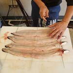 うなぎが安くて旨いだけ 鰻やす - 