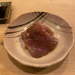 銀座鮨おじま - 戻り鰹　腹　オニオンソース