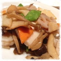 倶楽湾 - またきてしまった。帆立と季節野菜の炒め物