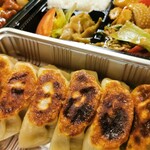 Shunka Saikan - 焼餃子　おいしいー！具はジューシーで皮はつるん、いい風味！