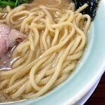 濱之家 - 麺は長岡麺業の中太麺。