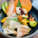 水天 - 料理写真:活きいき地魚海鮮丼