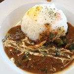 湖亭 - ほうれん草ときのこのカレー