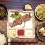 創作鉄板 空 - 黒毛和牛ステーキセット（上方から）