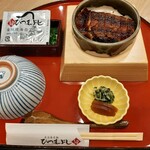 うなぎ和食 しら河 - 釜飯みたいな器が可愛い！ミニサイズでもちゃんと香の物や、おかわり自由の薬味やお出汁付きミニひつまぶし