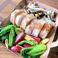タワーズ - ②信玄鶏の低温ロースト、マッシュルーム、チキンジュ