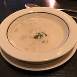 ロウリーズ・ザ・プライムリブ - クラムチャウダー