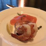 ロウリーズ・ザ・プライムリブ - カクテルシュリンプ♦️スモークサーモン